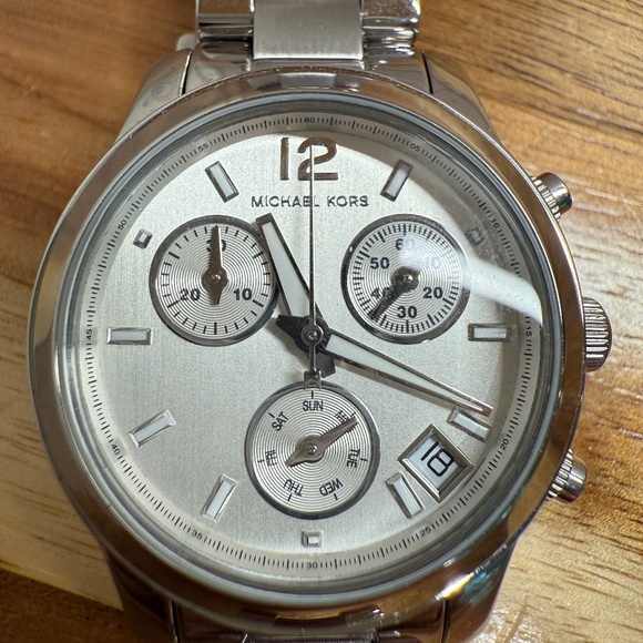 Michael Kors Women’s Watch MK5428 (Runway Silver Dial Silver Steel Strap) - Picture 2 of 7